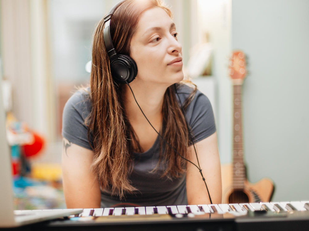 Préparer un espace de piano facile à utiliser dans une pièce partagée
